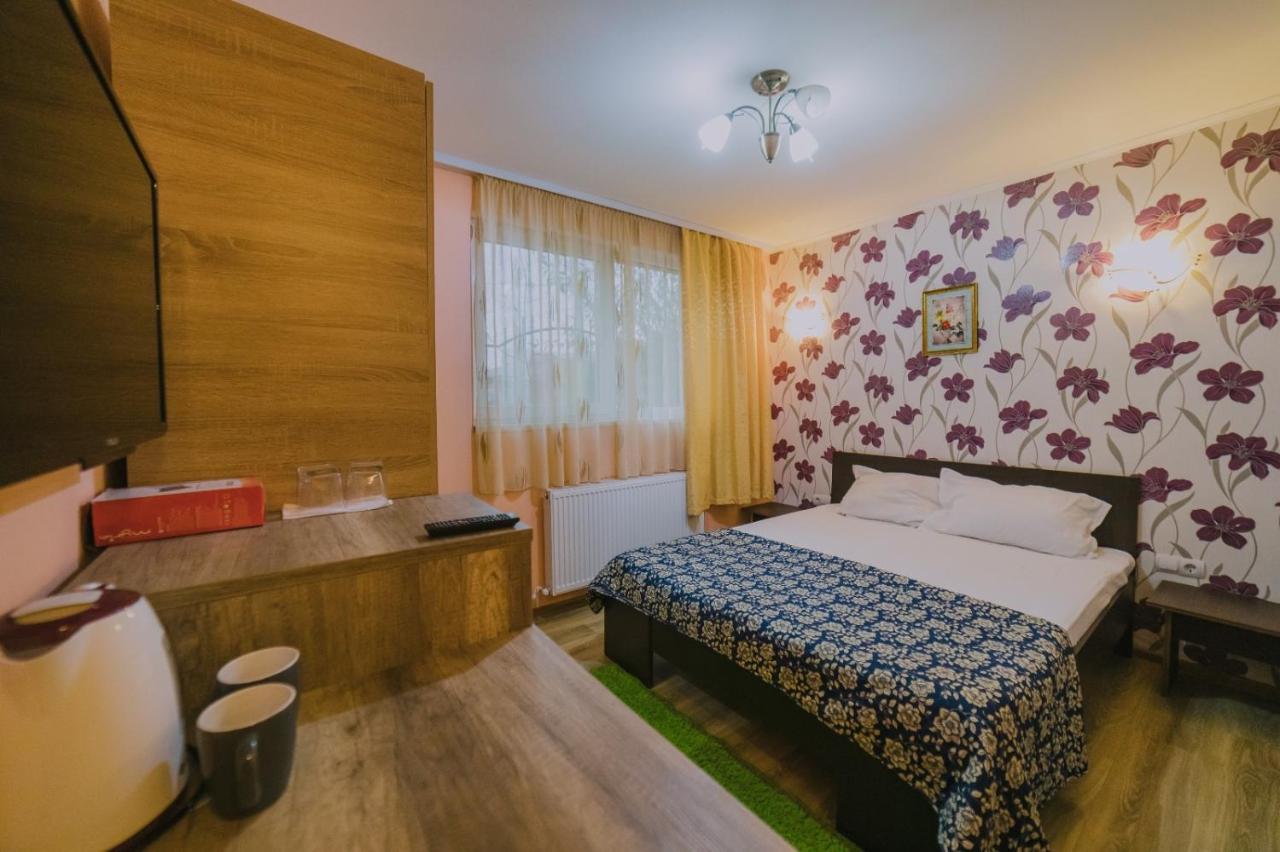 Hostel Denisa Μπουζάου Εξωτερικό φωτογραφία