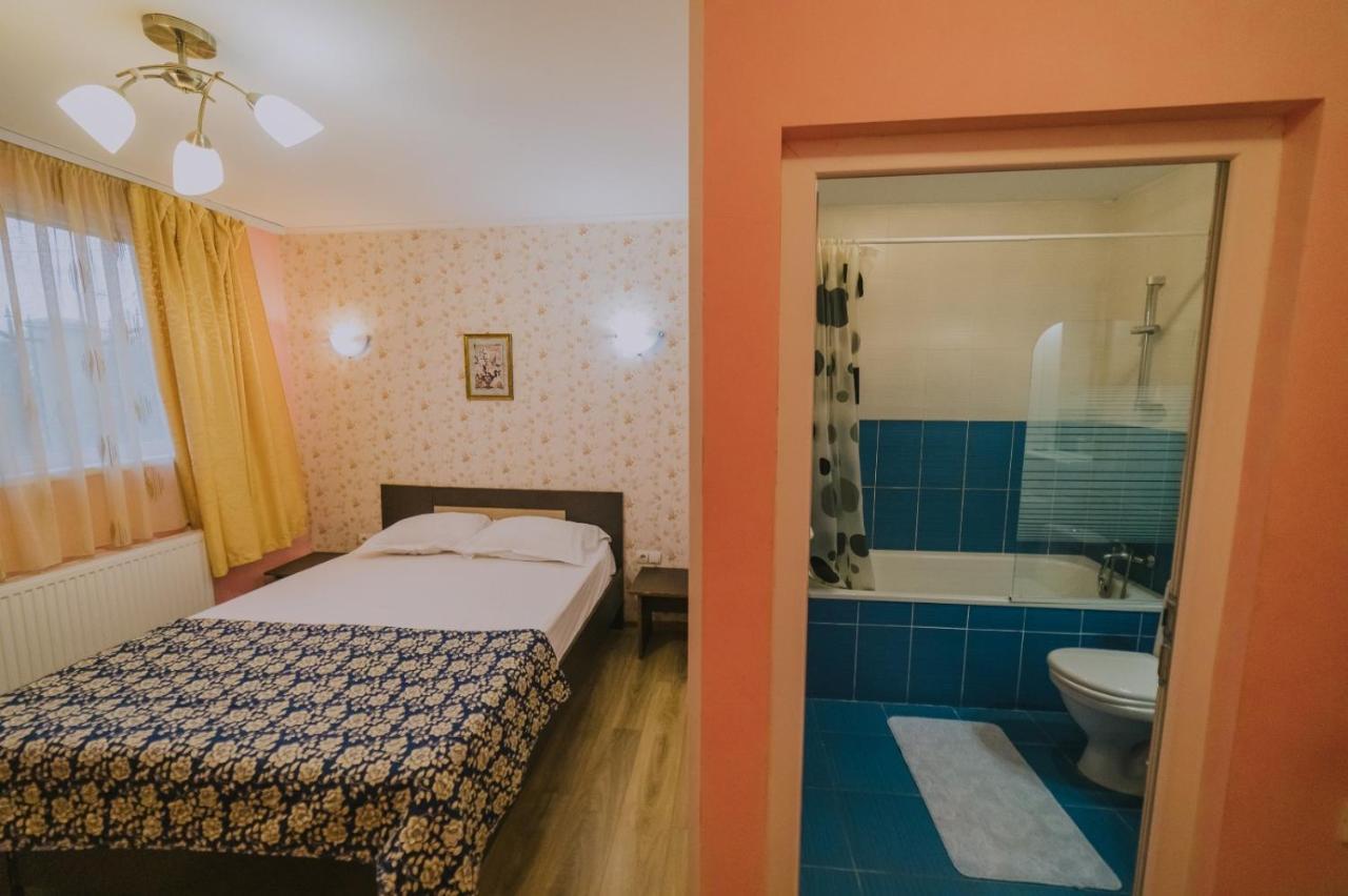 Hostel Denisa Μπουζάου Εξωτερικό φωτογραφία